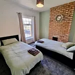 Beautiful 2 Bed House Near City Centre - 5G Wifi