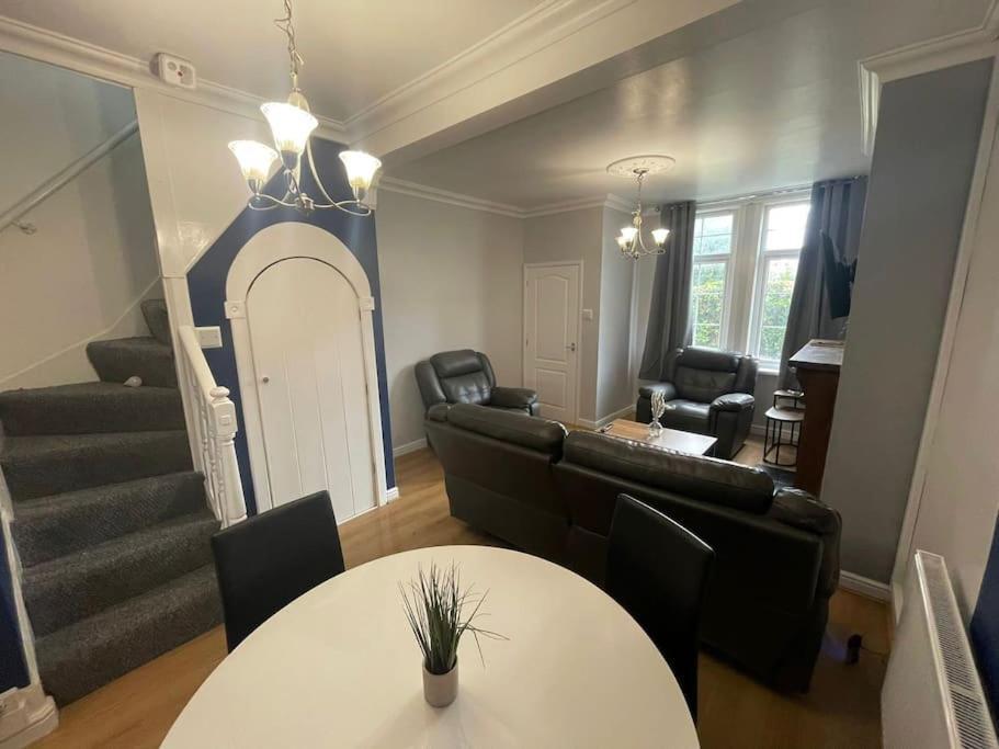 Beautiful 2 Bed House Near Centre - 5g Wifi Holiday home
