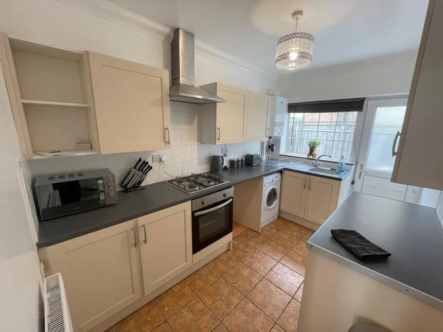 Beautiful 2 Bed House Near Centre - 5g Wifi